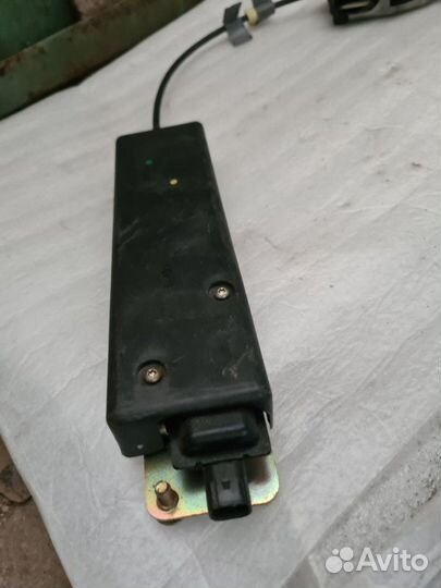 Замок багажника Land Rover Discovery 3 2.7 TDI