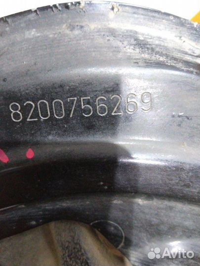 Кулак поворотный Цапфа Ступица в сборе Renault flu