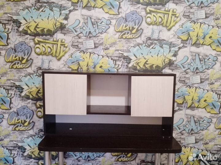 Полка книжная настенная, школьный стол