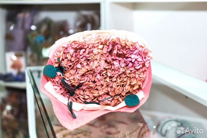 Стабилизированная гортензия на стебле