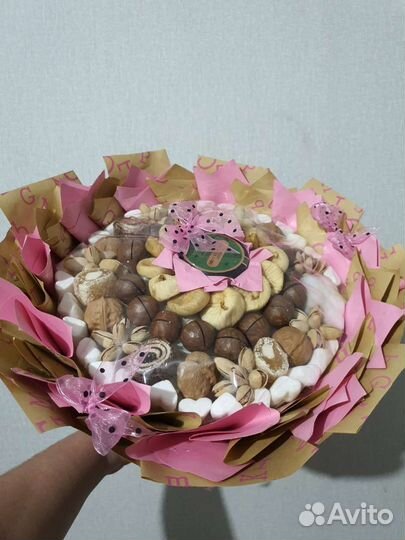 Съедобные букеты из орехов и сухофруктов