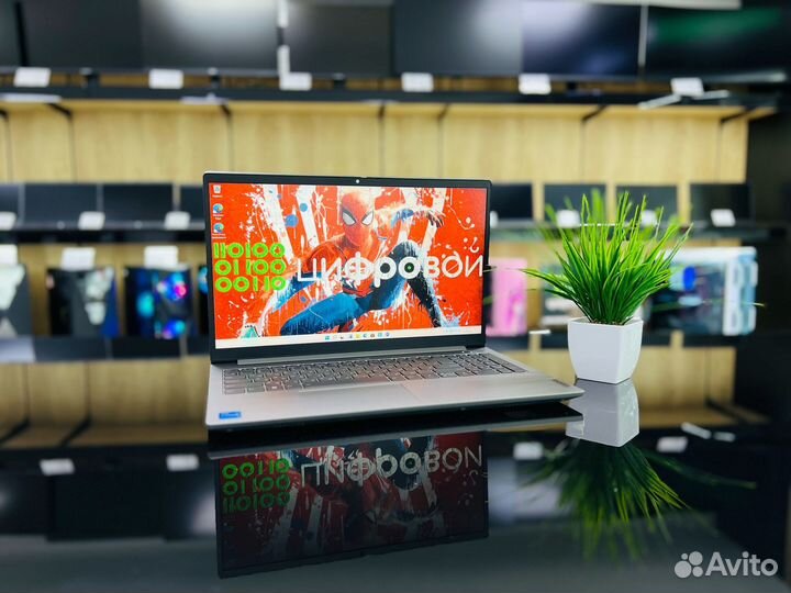 Мощный ноутбук Lenovo 15.6