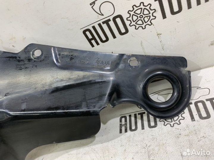 Кронштейн трапеции стеклоочистителей Ford Fusion