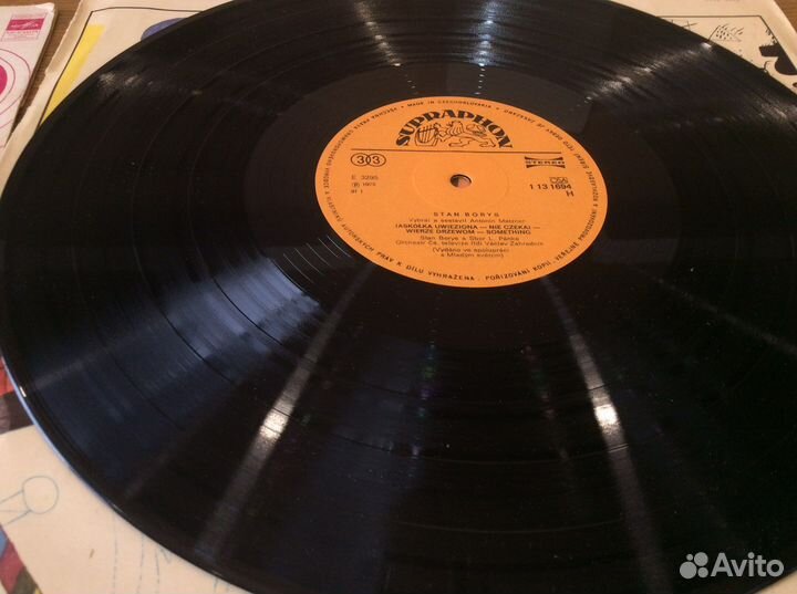 Виниловые пластинки очень много