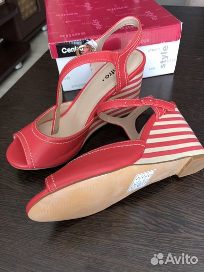 Босоножки новые