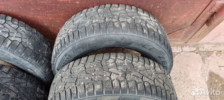 Pirelli Ice Zero 215/65 R16 102T