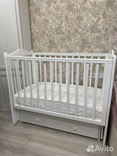 Детская кроватка с универсальным маятником +матрас