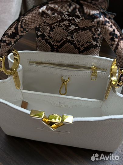 Сумка Louis Vuitton Capucines