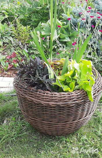 Кашпо из искусственного ротанга