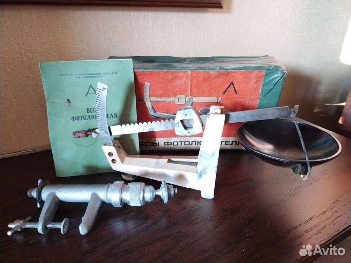 Фото весы, штатив