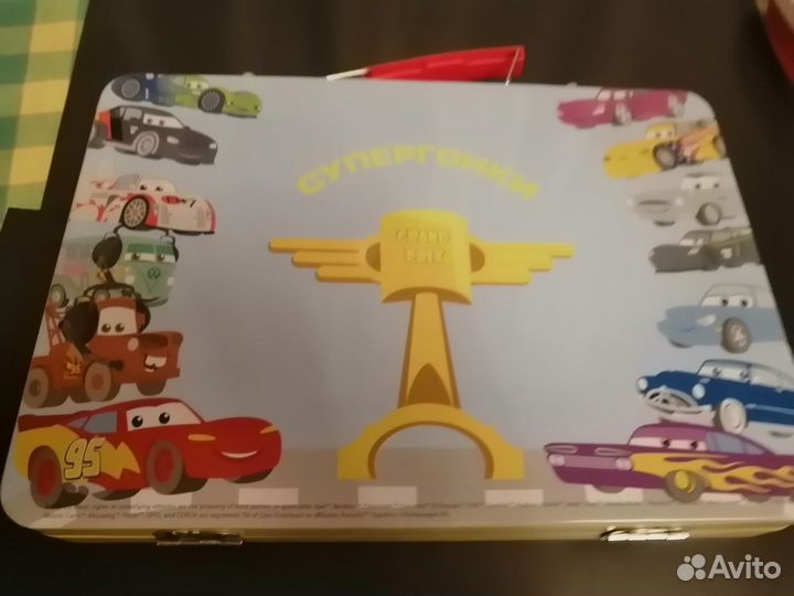 Disney Умный чемоданчик Тачки.Книга Самые быстрые