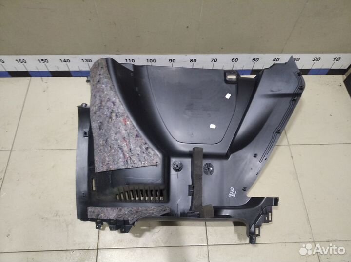 Обшивка багажника Yeti 2009