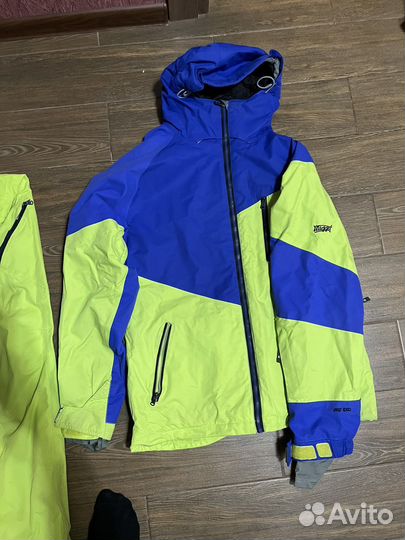 Сноубордический костюм