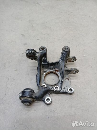 Кулак поворотный задний правый Lexus NX