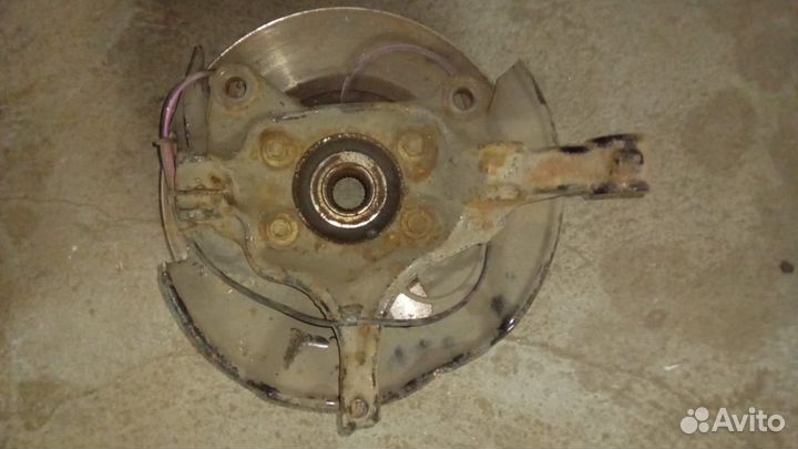 Кулак в сборе передний правый Mazda 3 BM