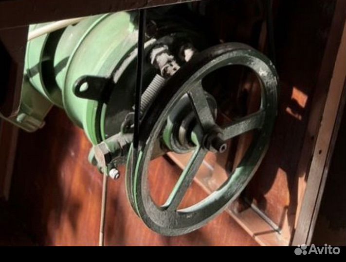 Двигатель с педалью на 220