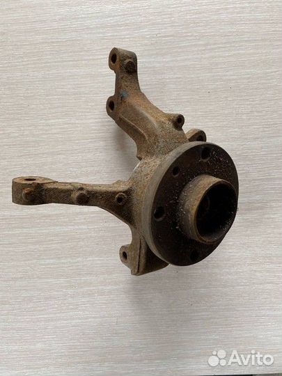 Кулак поворотный передний правый без ABS