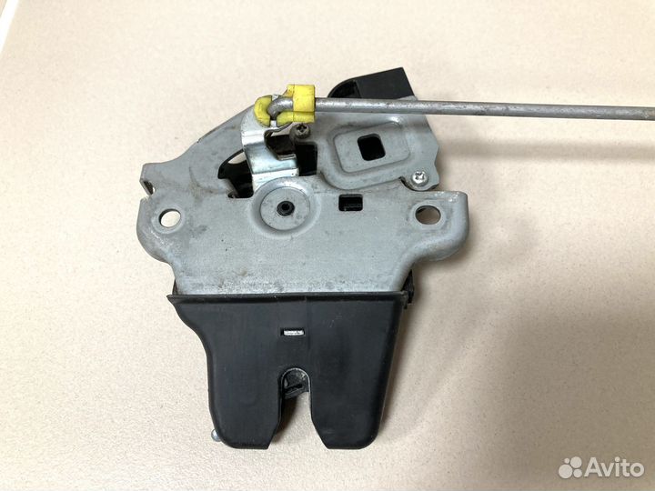 Замок крышки багажника Mitsubishi Lancer X 2007-17