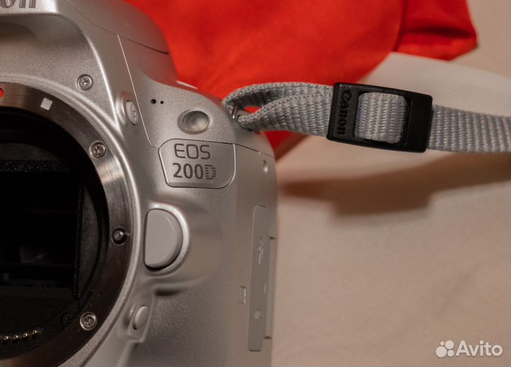 Зеркальный фотоаппарат canon 200d