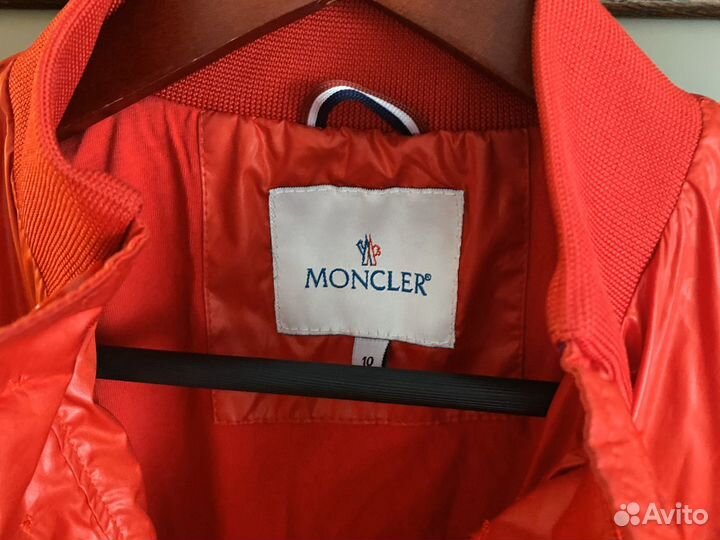 Ветровка moncler красная