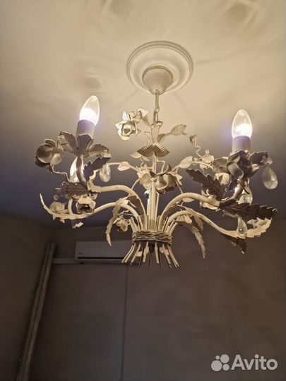 Люстра с розами