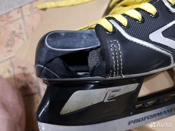 Коньки хоккейные