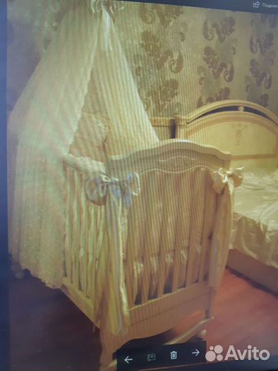 Детская кроватка с универсальным маятником