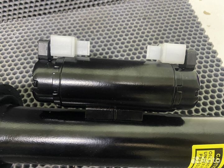 Амортизатор передний левый Mercedes 222 RWD