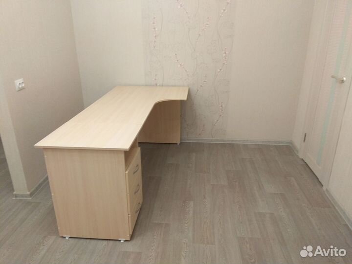 Столы и тумбы