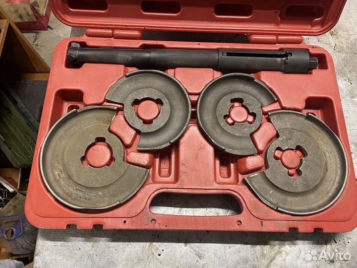 Съемник пружик