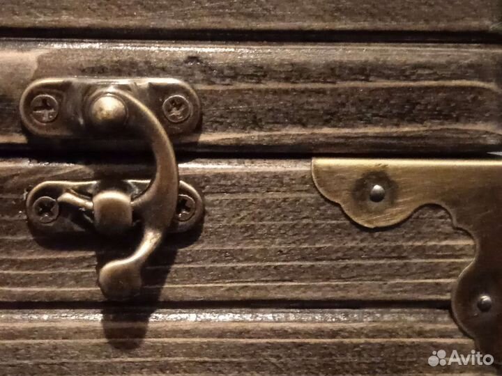 Сундук деревянный