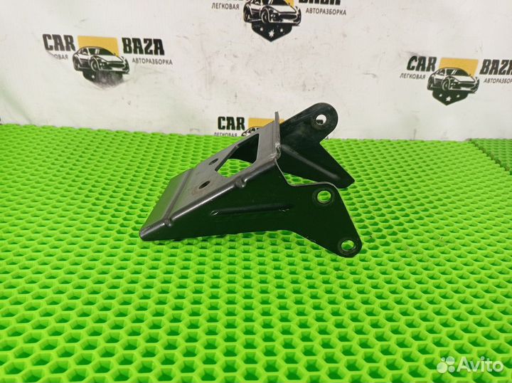 Кронштейн двигателя