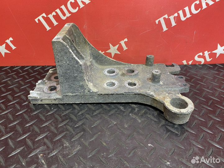 Кронштейн переднего бампера правый Daf XF105