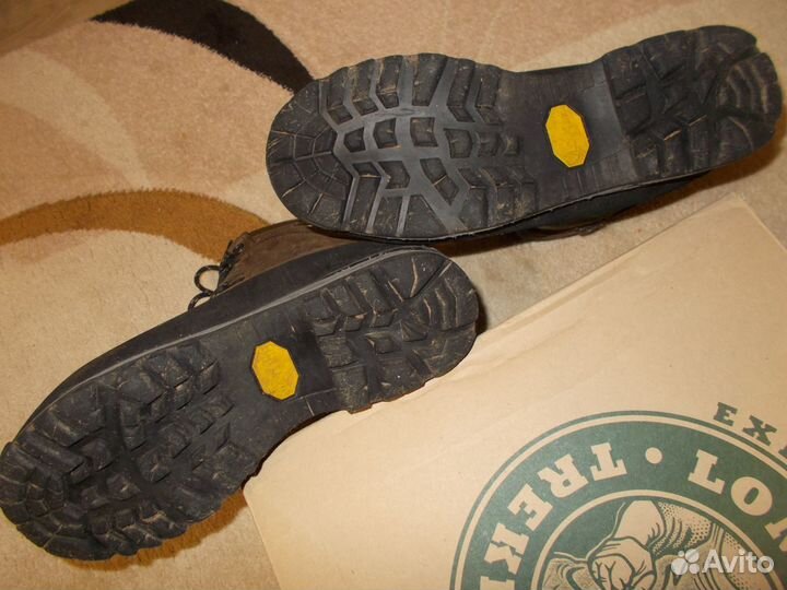 Трекинговые ботинки