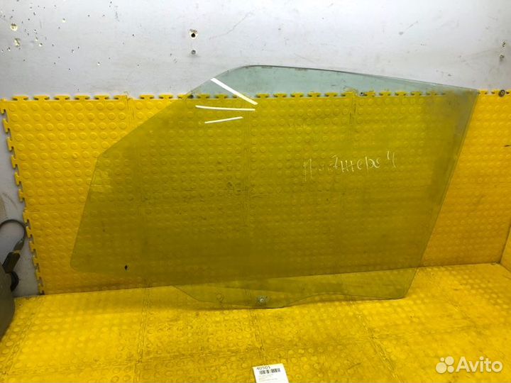 Стекло двери переднее левое Mitsubishi Pajero V40