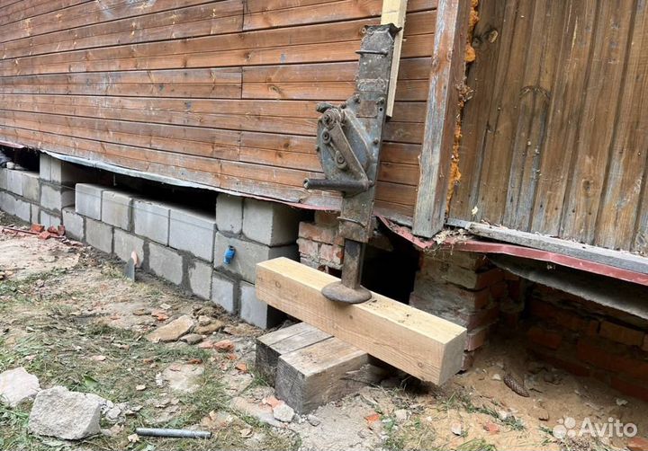 Бригада строителей