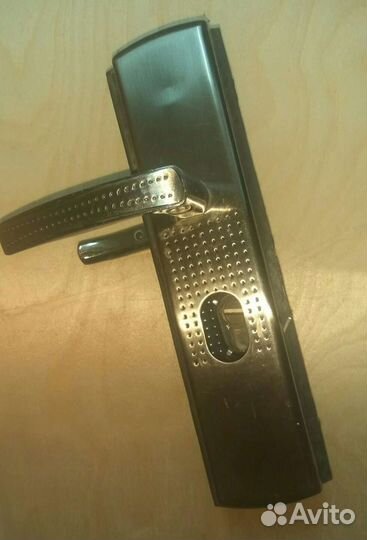 Дверные ручки для входной двери