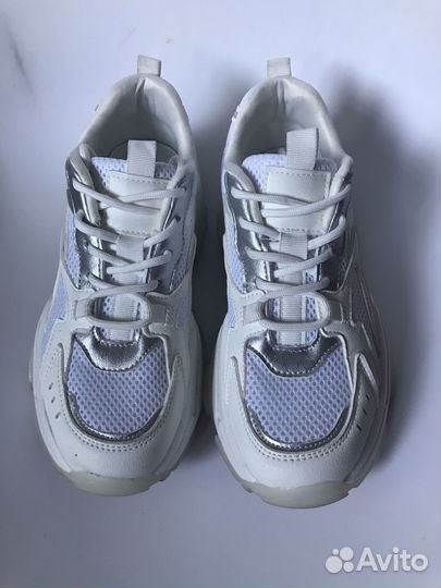 Кроссовки женские