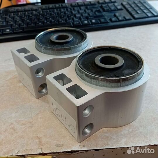 Сайлентблок переднего нижнего рычага задний srx