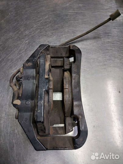 Суппорт тормозной передний левый BMW M5