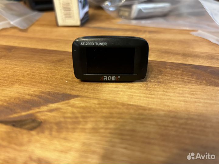 Гитарный тюнер Aroma AT-200D