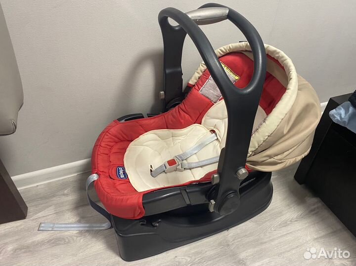 Автолюлька с базой Chicco 0+