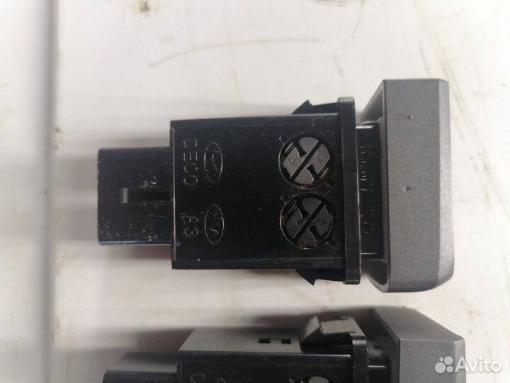 Кнопка (выключатель) Hyundai Accent LC 2006