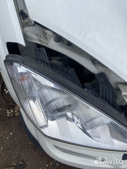Фара передняя правая SsangYong Kyron