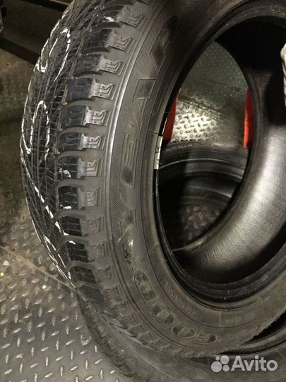 Goodyear Vector 4Seasons 235/55 R17