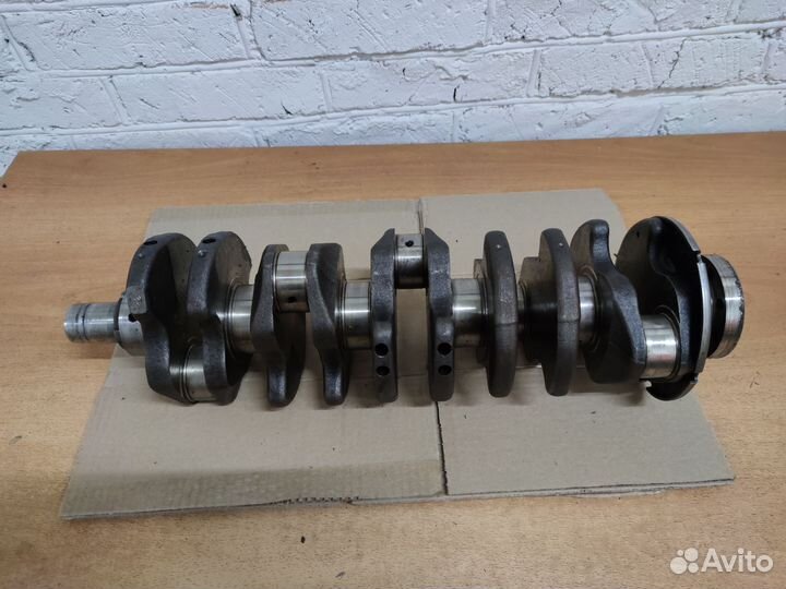 Коленвал VW Transporter T4 V- 2.4 D AAB