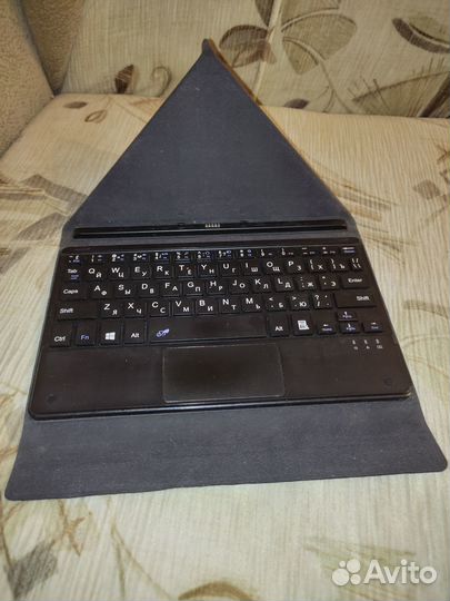 Клавиатура-чехол для планшета