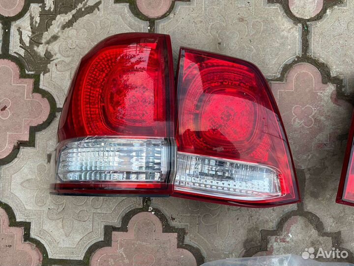 Задние фонари Toyota LC-200