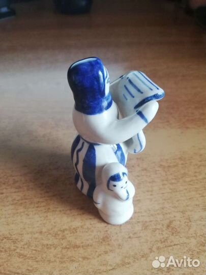 Фарфоровая статуэтка гжель 