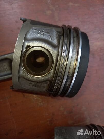 Поршень шатун на 1.5 К9К Рено 7701475074